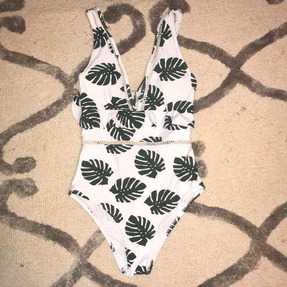 Cupshe swimsuit. Worn once. Size small - Picture 1 of 4